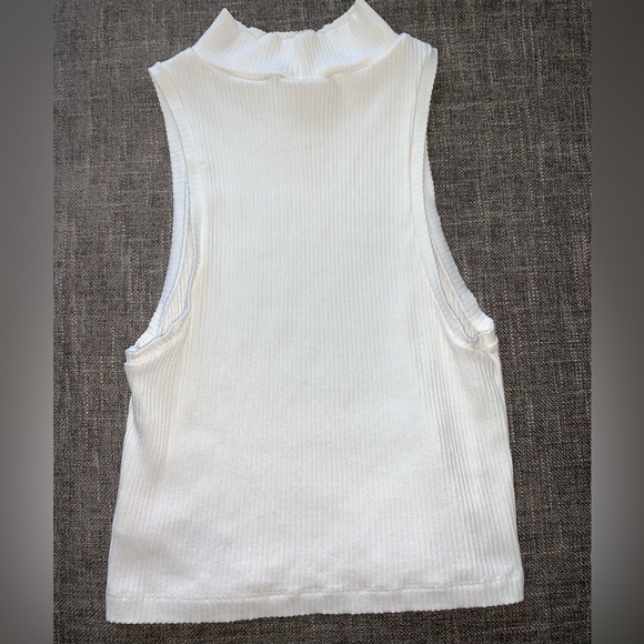 Mock neck ribbed layering tank - Picture 5 of 6